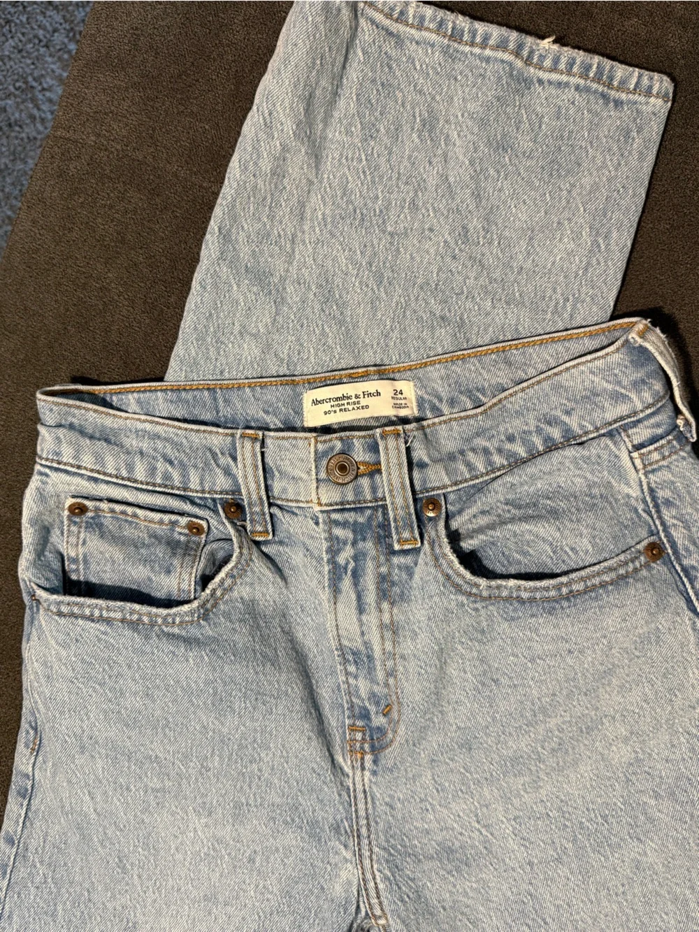 Abercrombie & Fitch High Rise 90’s Relaxed Light Wash Blue Denim Jeans